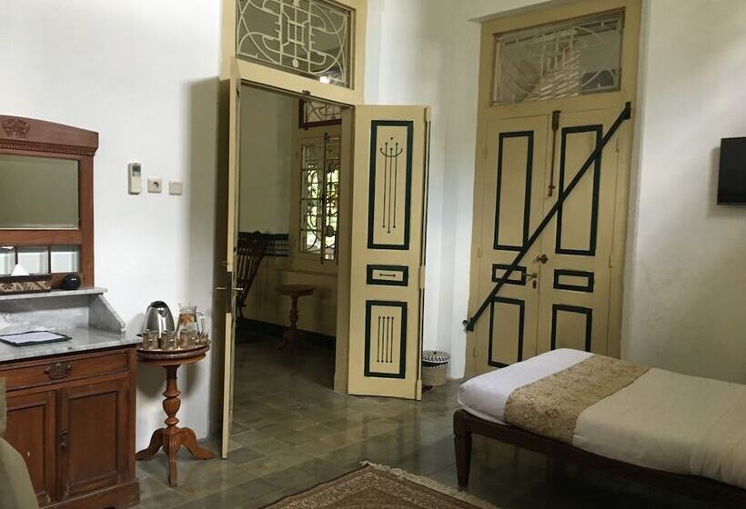 بنسيون Ndalem Natan Royal Heritage