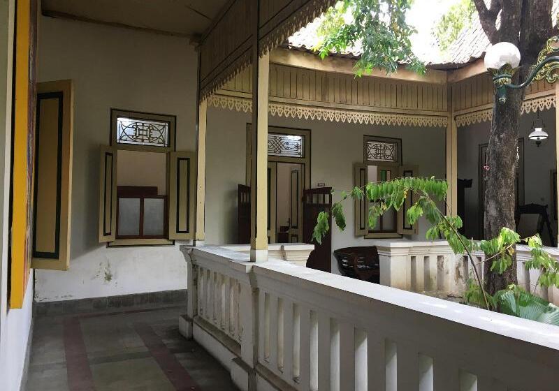 بنسيون Ndalem Natan Royal Heritage