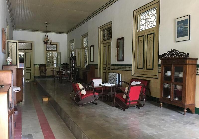 بنسيون Ndalem Natan Royal Heritage