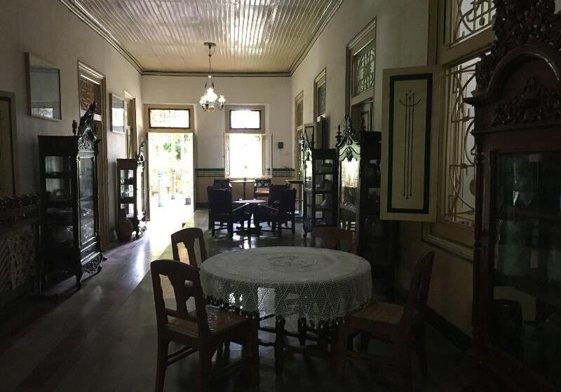 بنسيون Ndalem Natan Royal Heritage