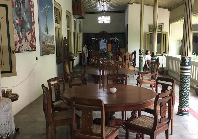 بنسيون Ndalem Natan Royal Heritage