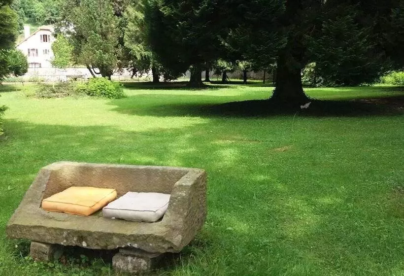 Majatalo Pied Des Milles Etang   Les Capucins