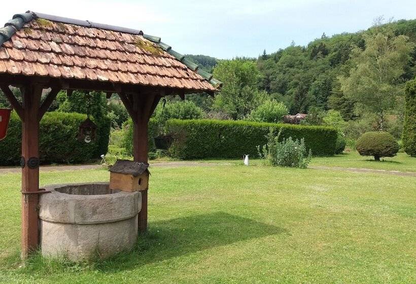 Пансион Pied Des Milles Etang   Les Capucins