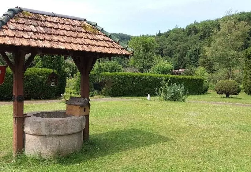 Majatalo Pied Des Milles Etang   Les Capucins