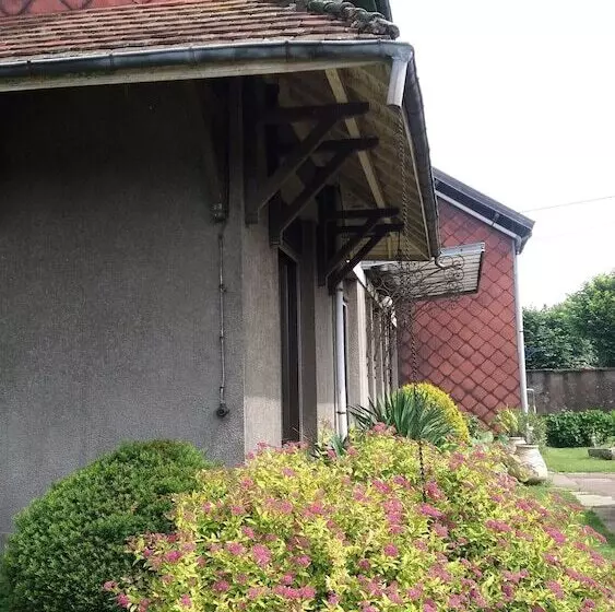 Majatalo Pied Des Milles Etang   Les Capucins