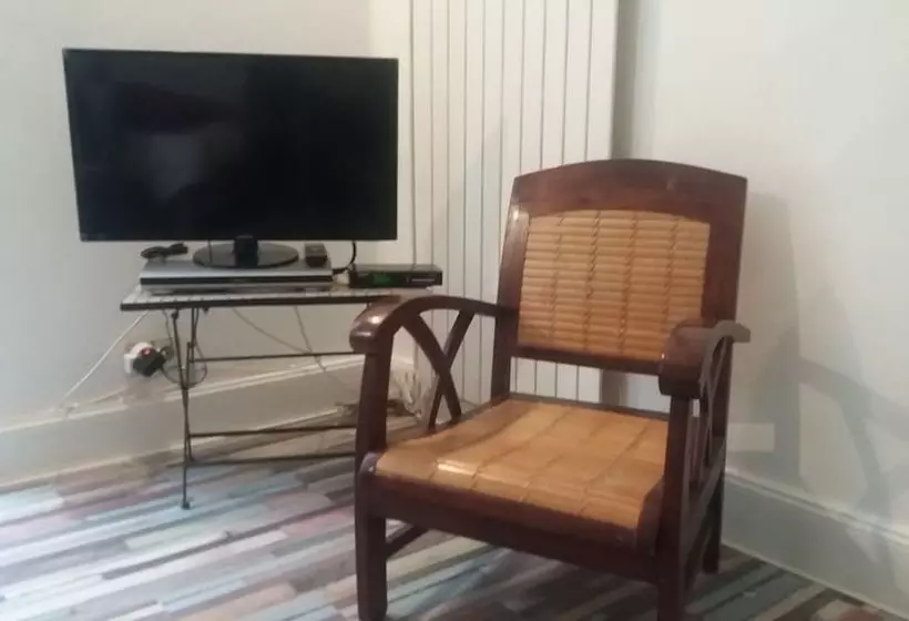 Majatalo Pied Des Milles Etang   Les Capucins