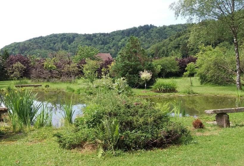 Пансион Pied Des Milles Etang   Les Capucins