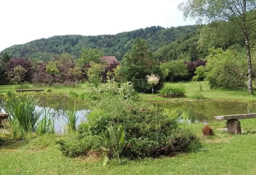Majatalo Pied Des Milles Etang   Les Capucins