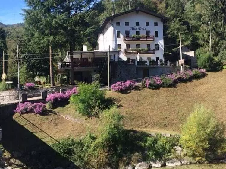 ホテル Albergo Alla Trota