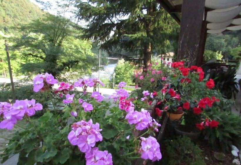 בית מלון כפרי Albergo Alla Trota