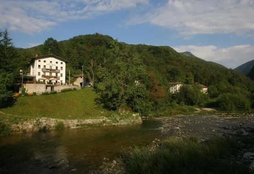 ホテル Albergo Alla Trota