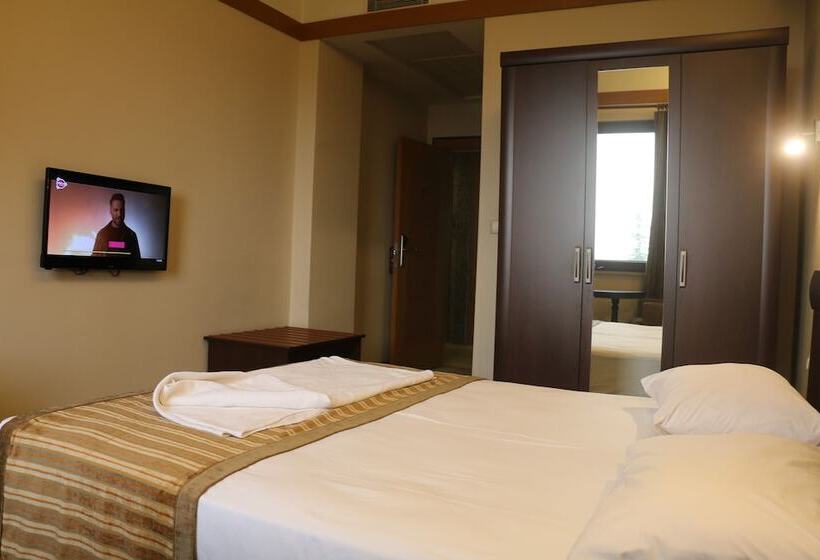 בית מלון כפרי Lazlakar