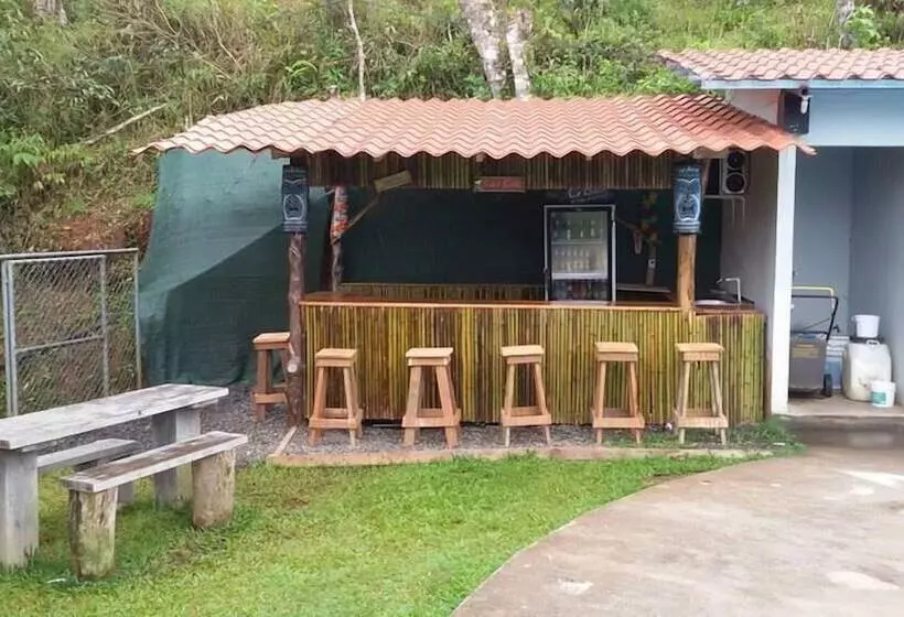 Hotelli Rancho Montezumo