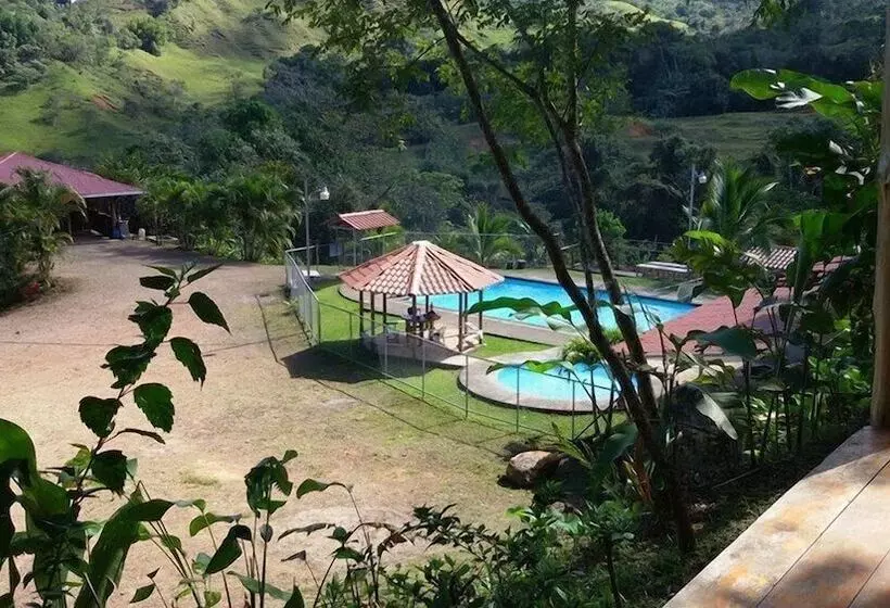 Hotelli Rancho Montezumo