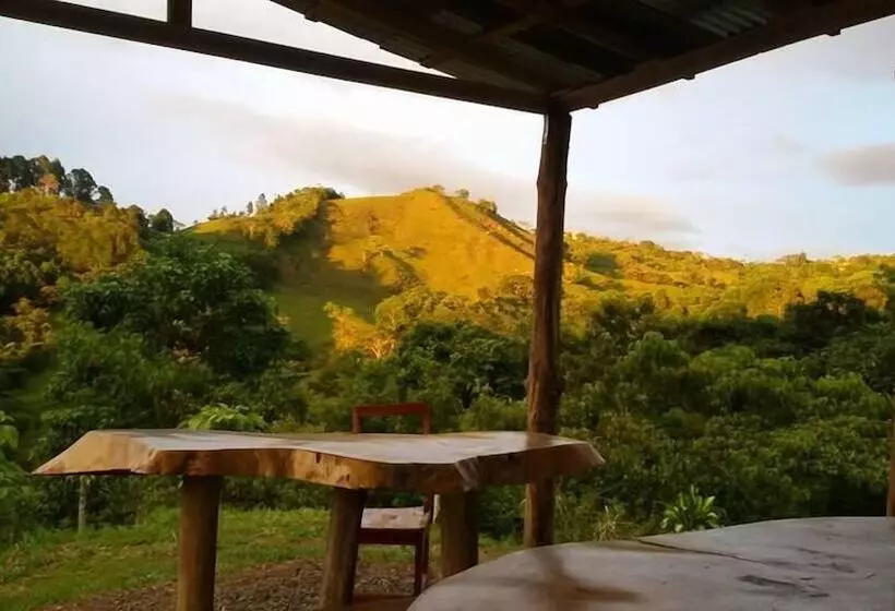 Hotelli Rancho Montezumo