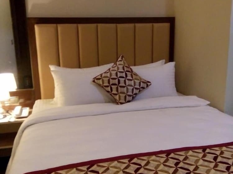 هتل Royal Inn Dhaka