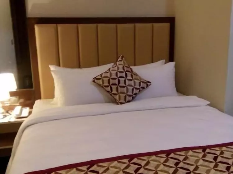 هتل Royal Inn Dhaka