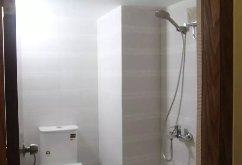 هتل Royal Inn Dhaka