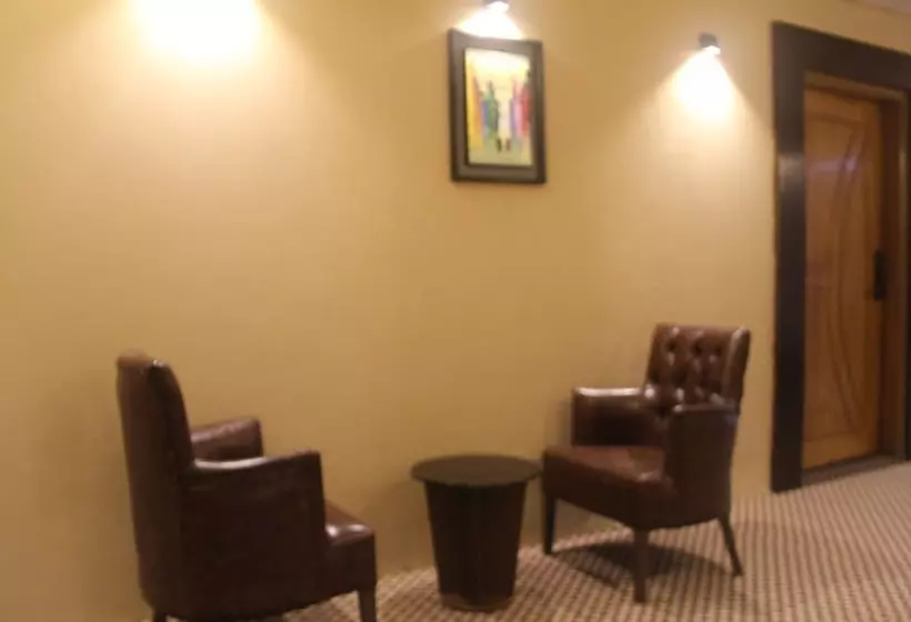 هتل Royal Inn Dhaka