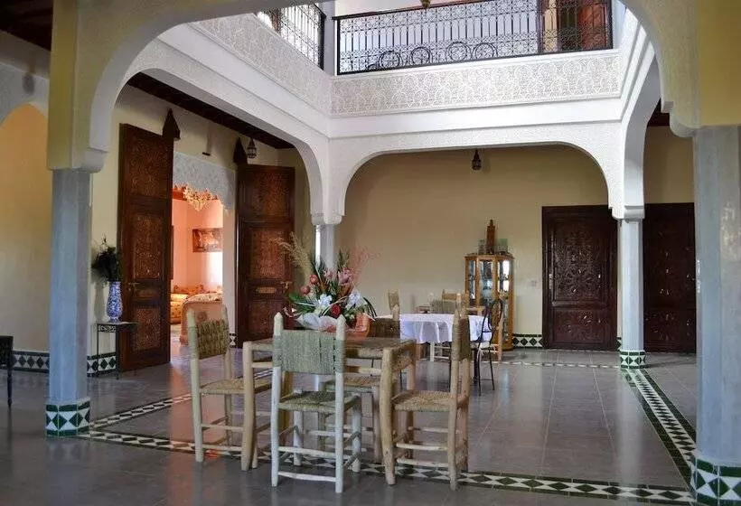پانسیون L'ermitage Rouge