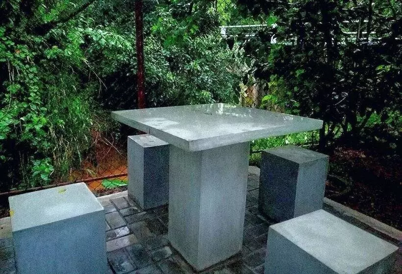 Majatalo Lion Nature