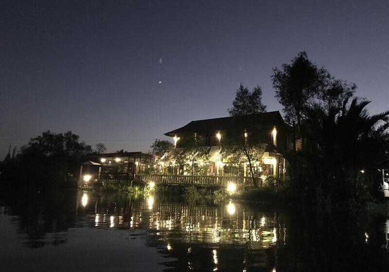 Majatalo River Jam Amphawa