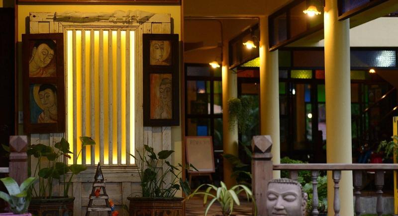 Majatalo River Jam Amphawa