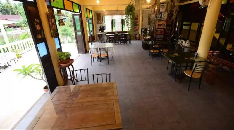 Majatalo River Jam Amphawa