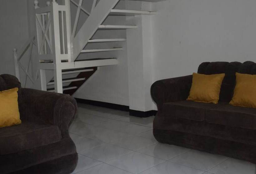 پانسیون 256 Jamaica