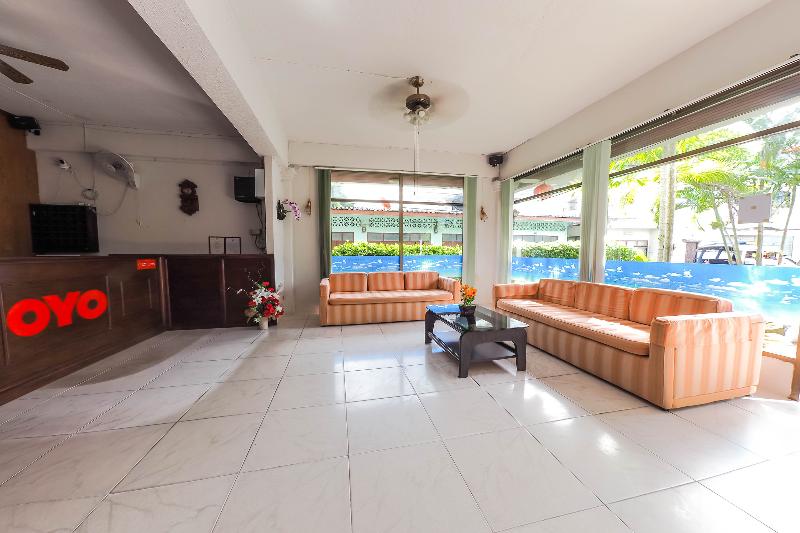 Отель Dumrong Town