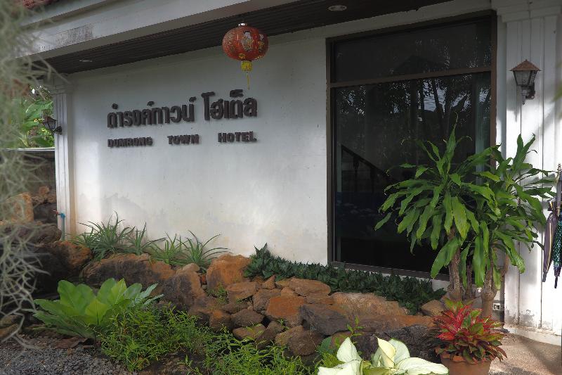 Отель Dumrong Town