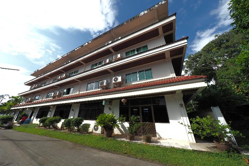 Отель Dumrong Town