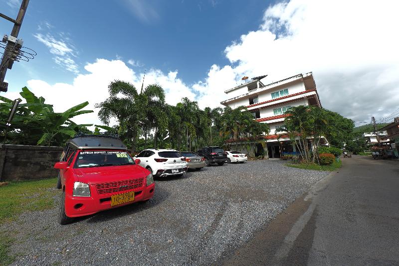 Отель Dumrong Town