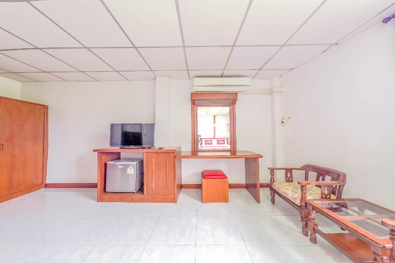 Отель Dumrong Town