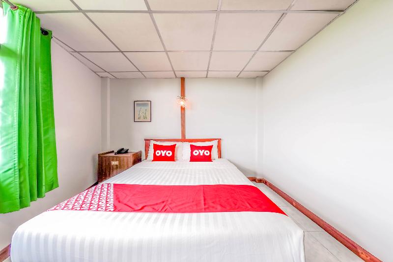 Отель Dumrong Town