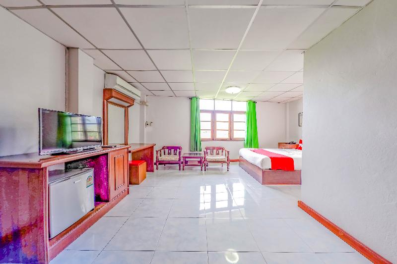 Отель Dumrong Town