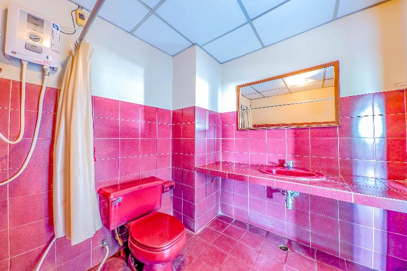 Отель Dumrong Town