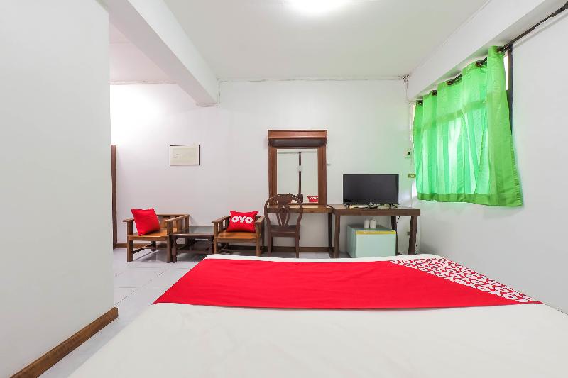 Отель Dumrong Town