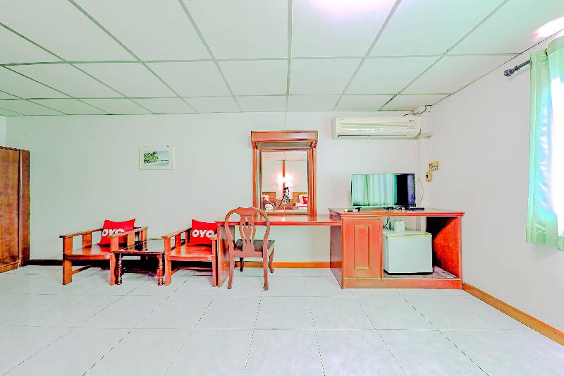 Отель Dumrong Town