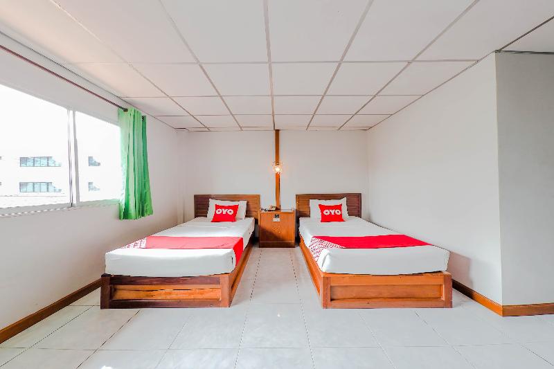 Отель Dumrong Town