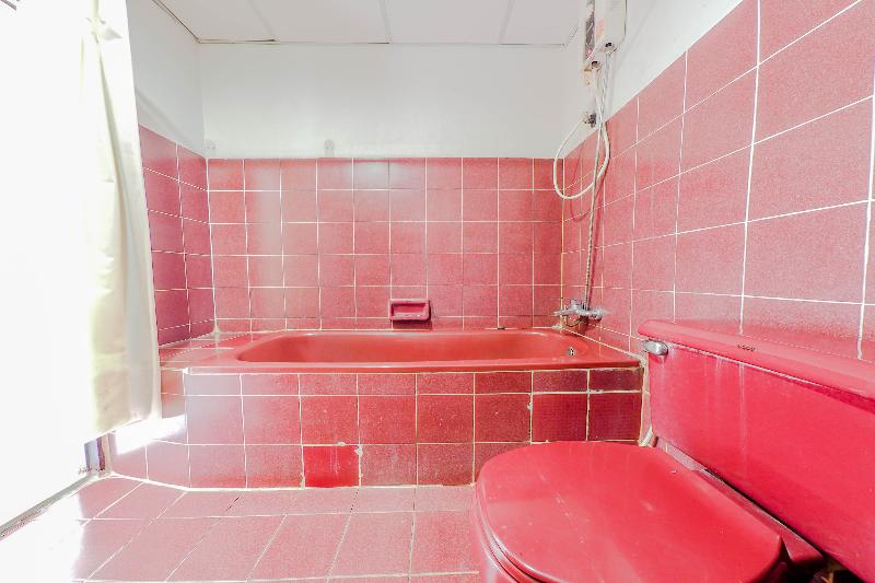 Отель Dumrong Town