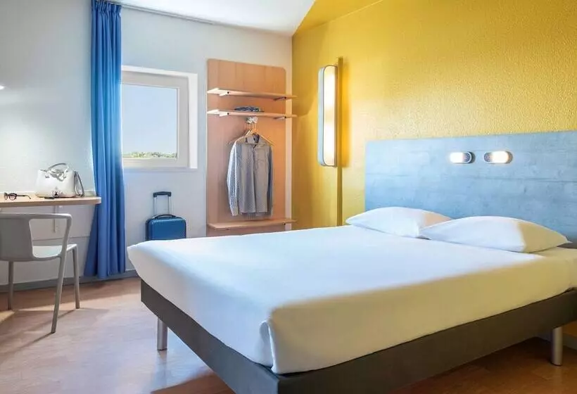 בית מלון כפרי Ibis Budget Grigny Centre