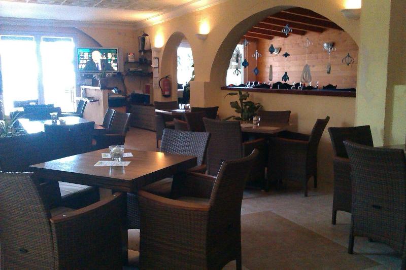 فندق Oasis Beach