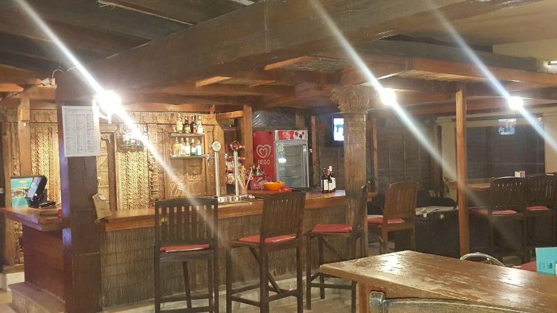 فندق Oasis Beach