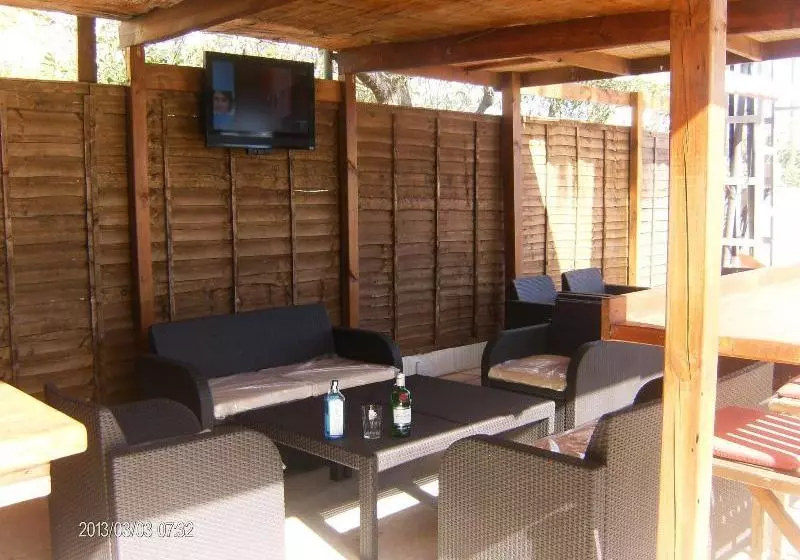 فندق Oasis Beach