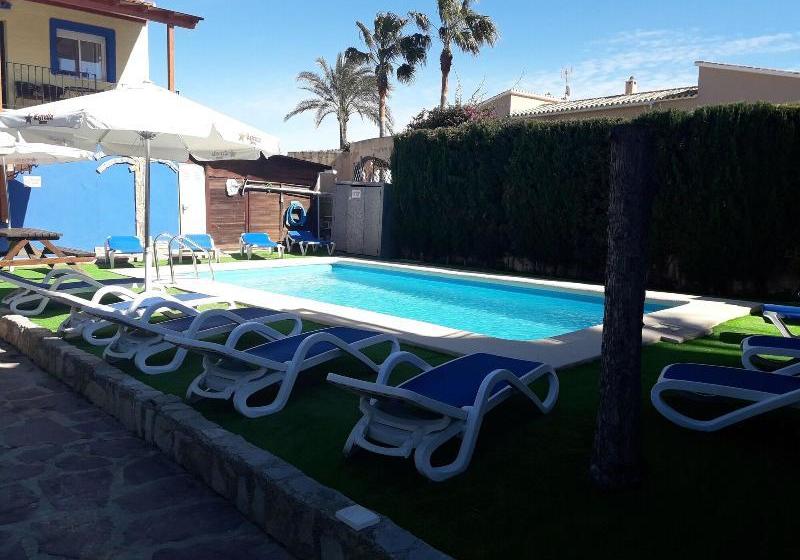 فندق Oasis Beach