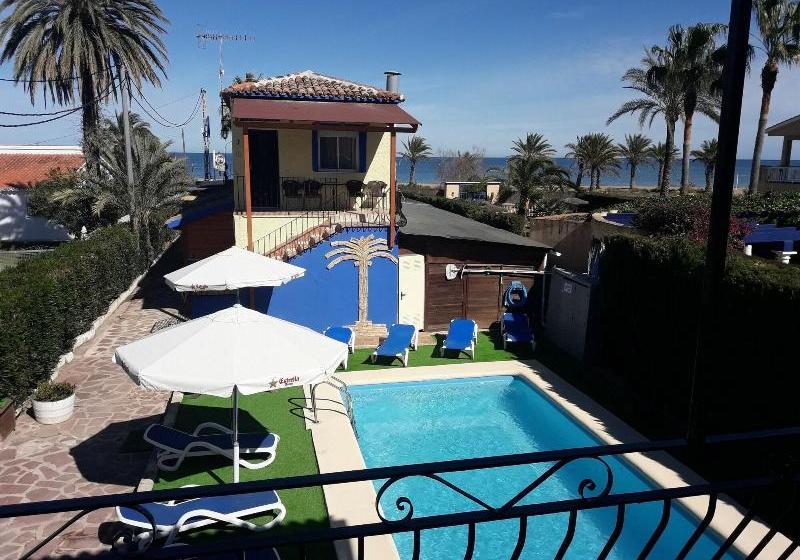 فندق Oasis Beach