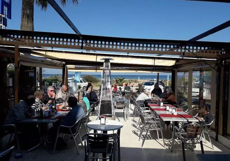 فندق Oasis Beach