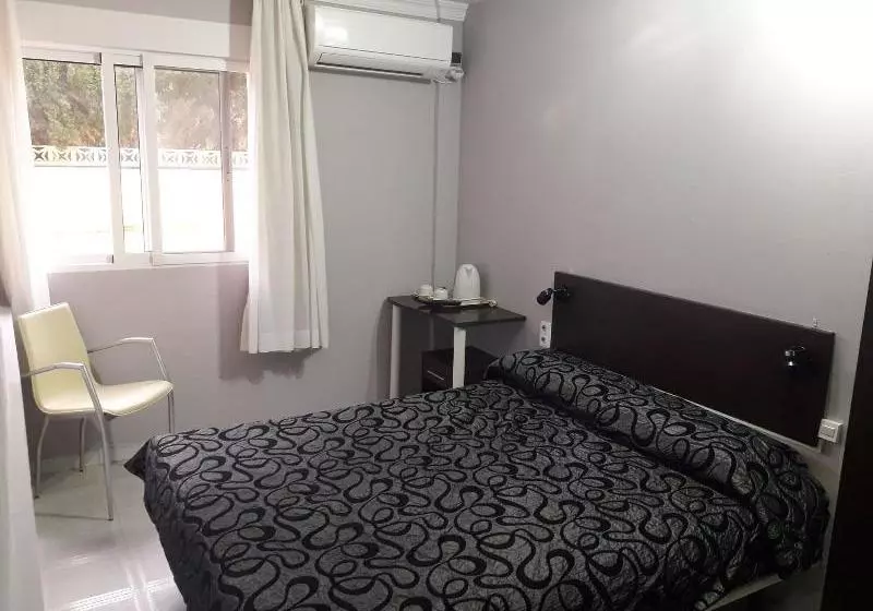 فندق Oasis Beach