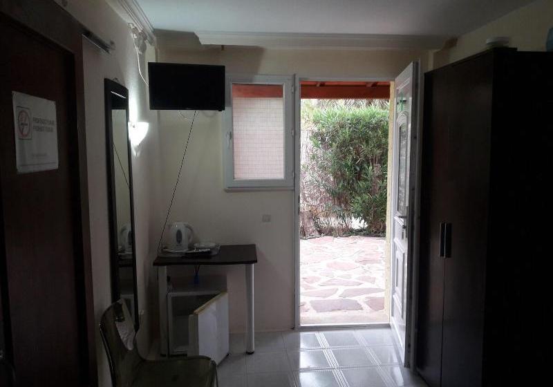 فندق Oasis Beach